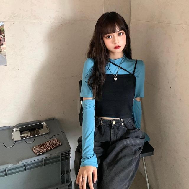 Red Baju one-piece siswa perempuan trendi gaya Korea chic dilepas dua-pakai kaos leher bulat warna solid + kamisol hitam wanita