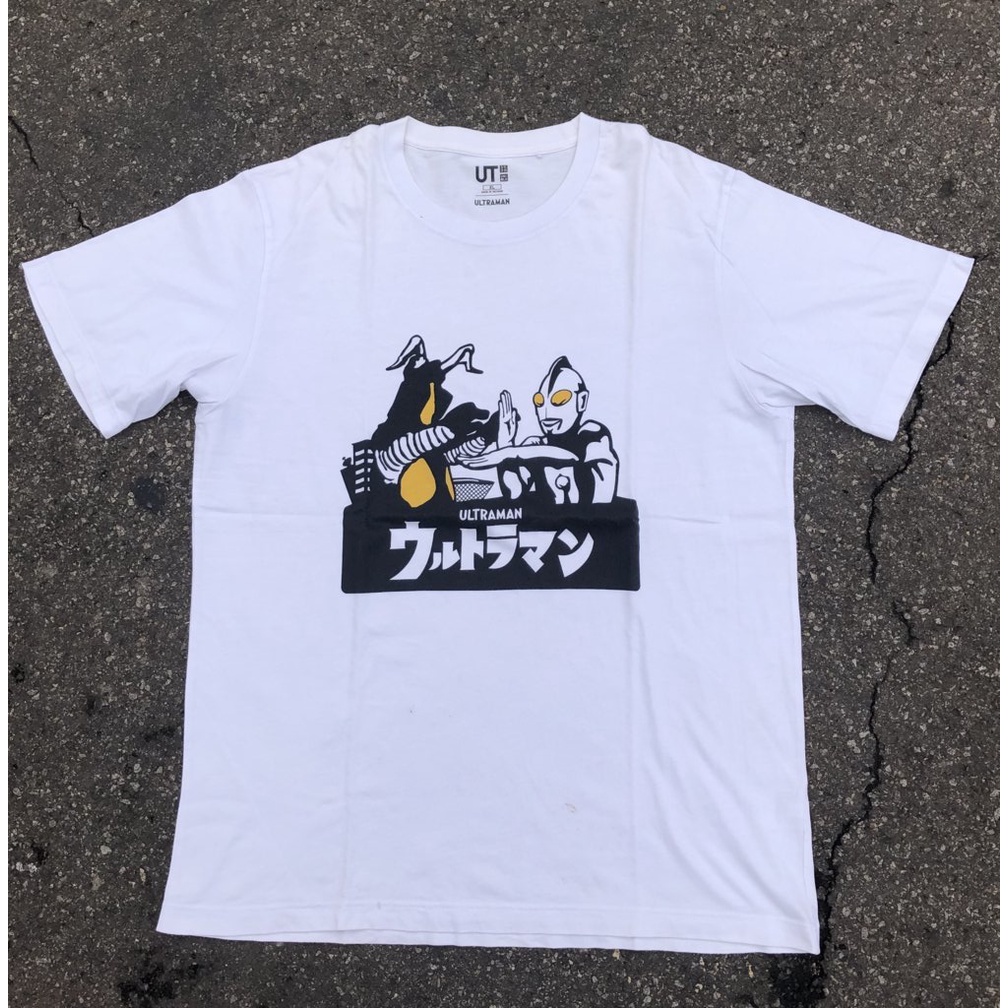 Kaos Uniqlo Ultraman Putih