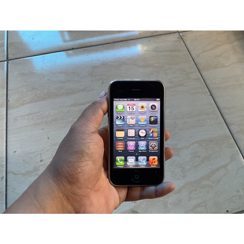 iphone 3gs 32gb siap pakai atau buat koleksi
