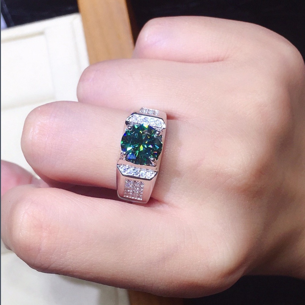 Cincin Pertunangan Platinum Crystal Moissanite Gaya Sederhana Berlian Hijau Pria Wanita Fashion Perhiasan Perak Rings