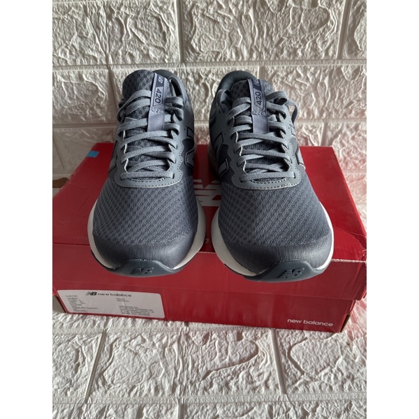 Sepatu Running NB ME420LG2