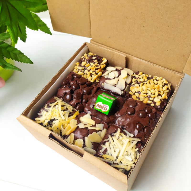 

Fudgy Brownies panggang 9sekat 10x10cm / Brownies Coklat Panggang / Hampers Ramadhan / Hampers Lebaran / Hampers Idul Fitri