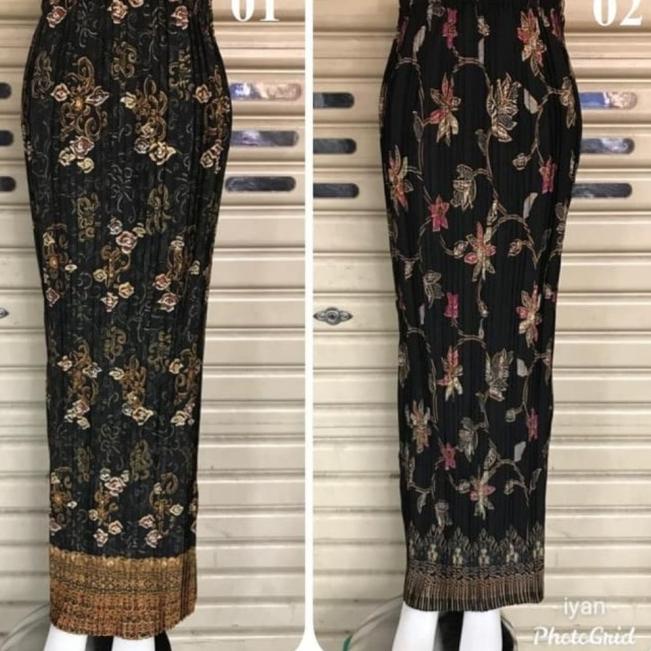 rok plisket batik motif mega mendung