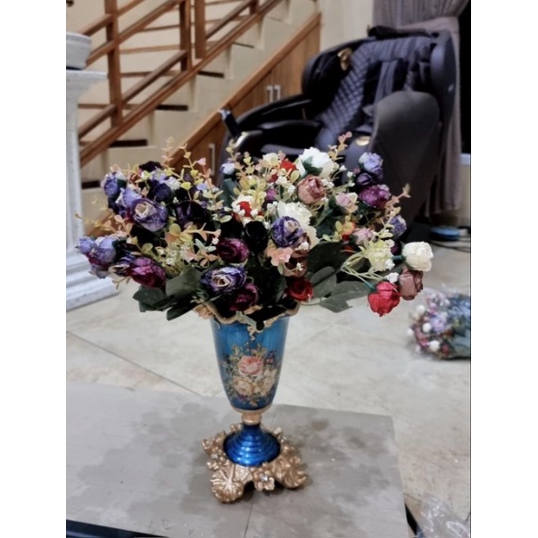 Vas Gucci Retro dan Bunga