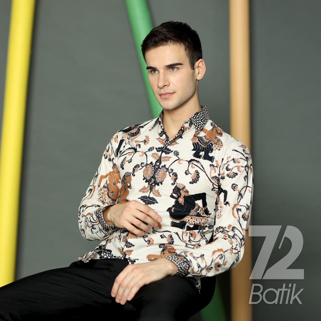 KEMEJA BATIK PRIA Lengan Panjang Slimfit Premium Motif Wayang Warna Putih Tulang 723131 Cap 72 - Baju Kemeja Atasan Pakaian Setelan Batik Pria Cowok Laki Laki Remaja Keluarga Kantor Lengan Panjang Modern Slimfit Slim Fit Premium Kekinian