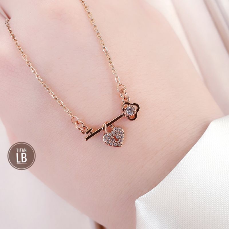 Kalung Dewasa Love Kunci Permata Titanium Cantik Dan Simple N18112205