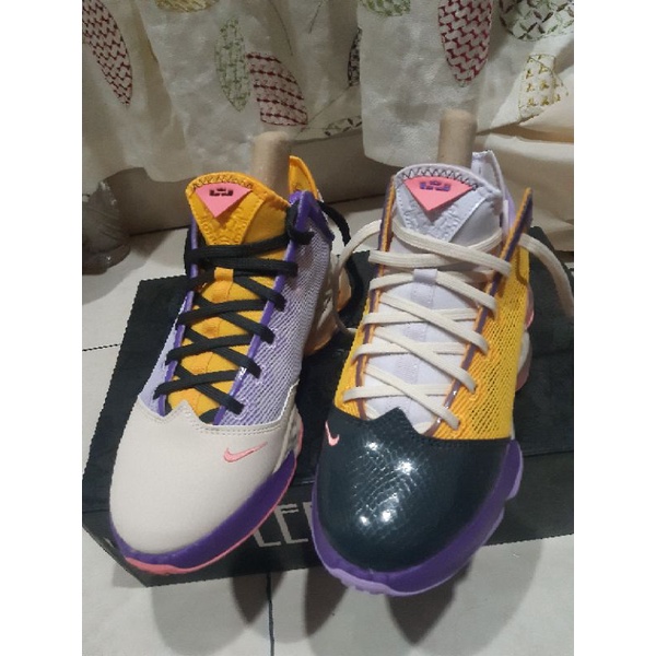 Sepatu Basket Nike Lebron XIX Mismatch size 9