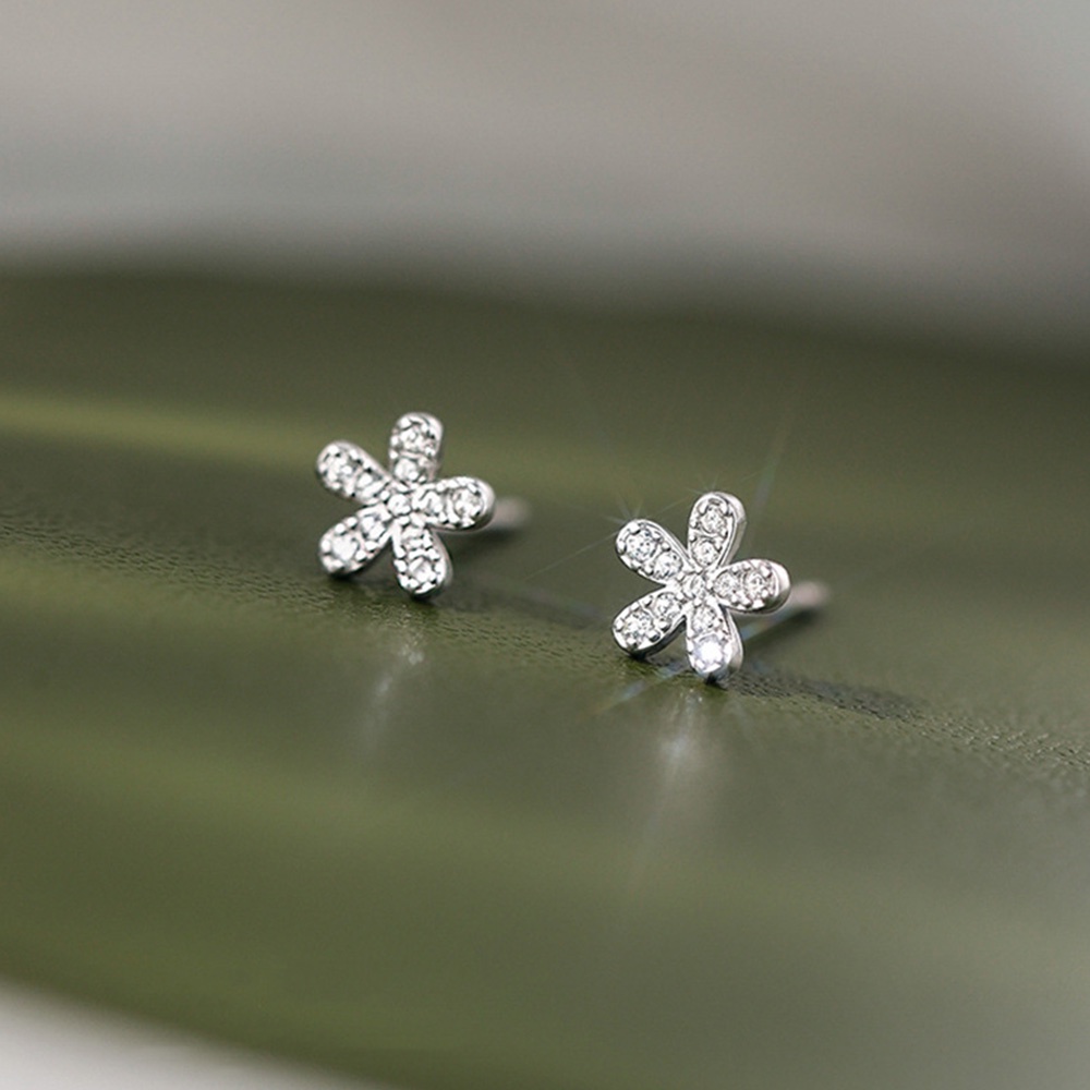 Anting Stud Kristal Bentuk Bunga Mini Warna Silver Untuk Wanita