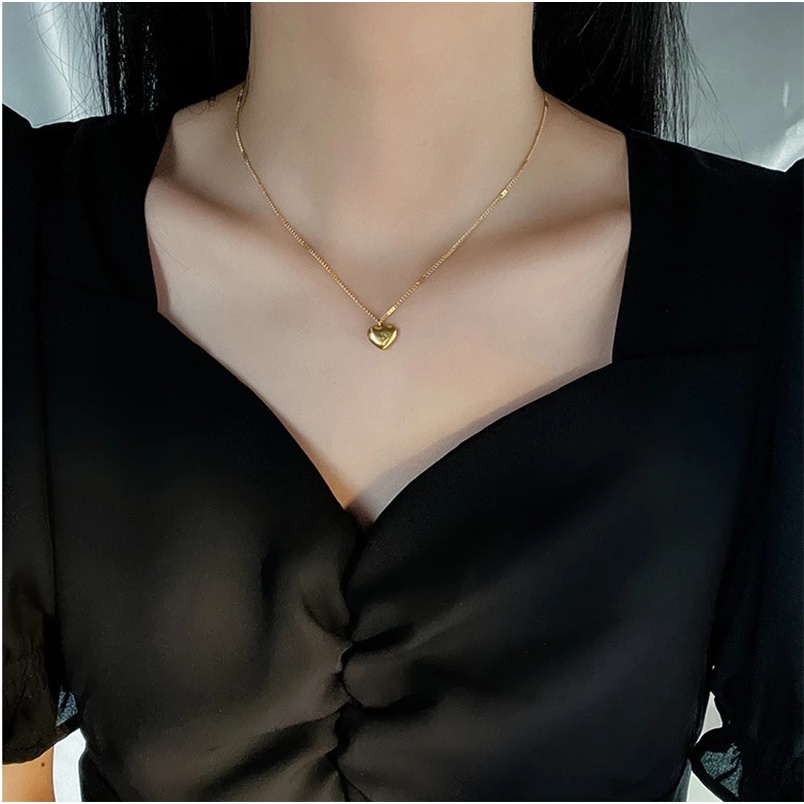 Kalung Choker Rantai Liontin Hati Bahan Stainless Steel Warna Emas Untuk Wanita