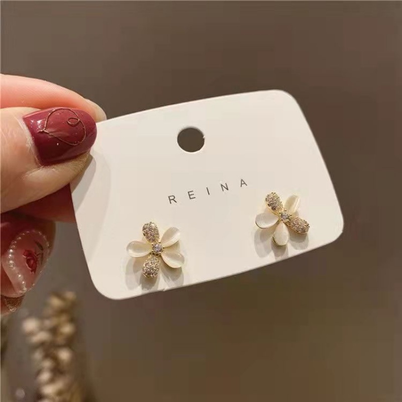 Anting Tusuk Motif Bunga Daisy Kecil Simple Ala Jepang Untuk Wanita