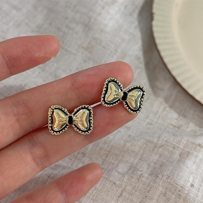 Anting Tusuk Model Pita Simpel Gaya Vintage Untuk Wanita