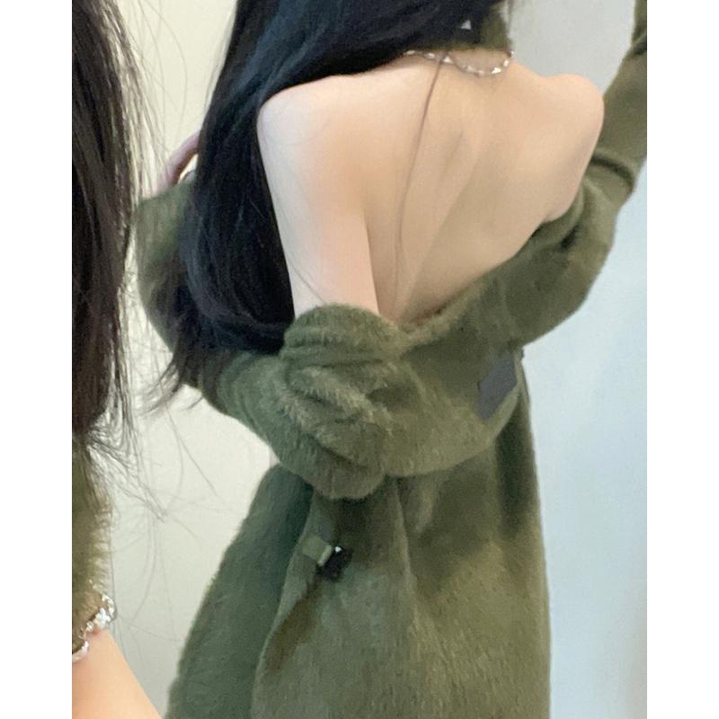 Red Cardigan dengan suspender dan rok pendek tiga potong musim gugur gaya baru hot girl gaya pinggang tinggi slim fit dan tipis senior setelan wanita musim gugur