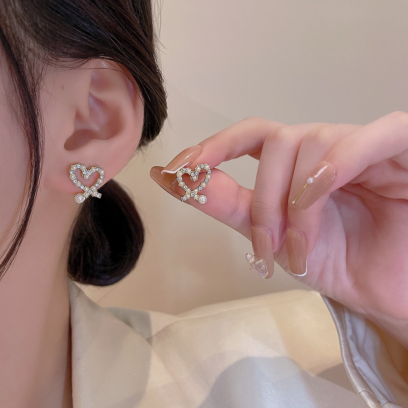 Papaozhu Korea Emas Glossy Mutiara Salib Jantung Stud Anting-Anting Untuk Wanita Perempuan Elegan Berkilau Zirkon Berongga Jantung Pernyataan Anting-Anting Perhiasan Telinga Mode