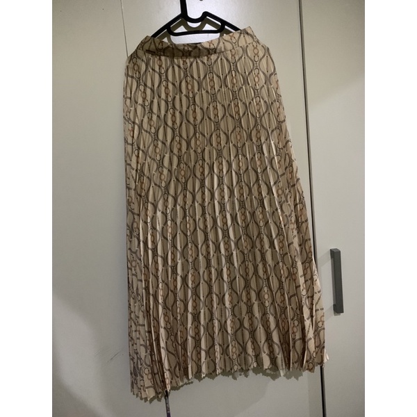 Preloved Chain Skirt Wearing Klamby size M warna Nude