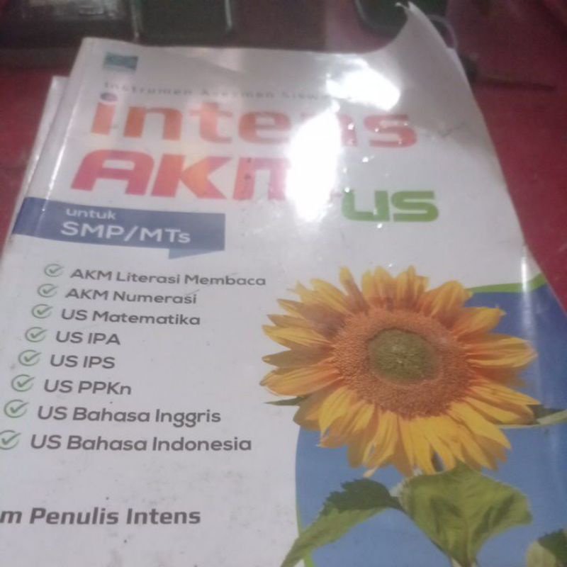 Buku intens AKM + US untuk smp