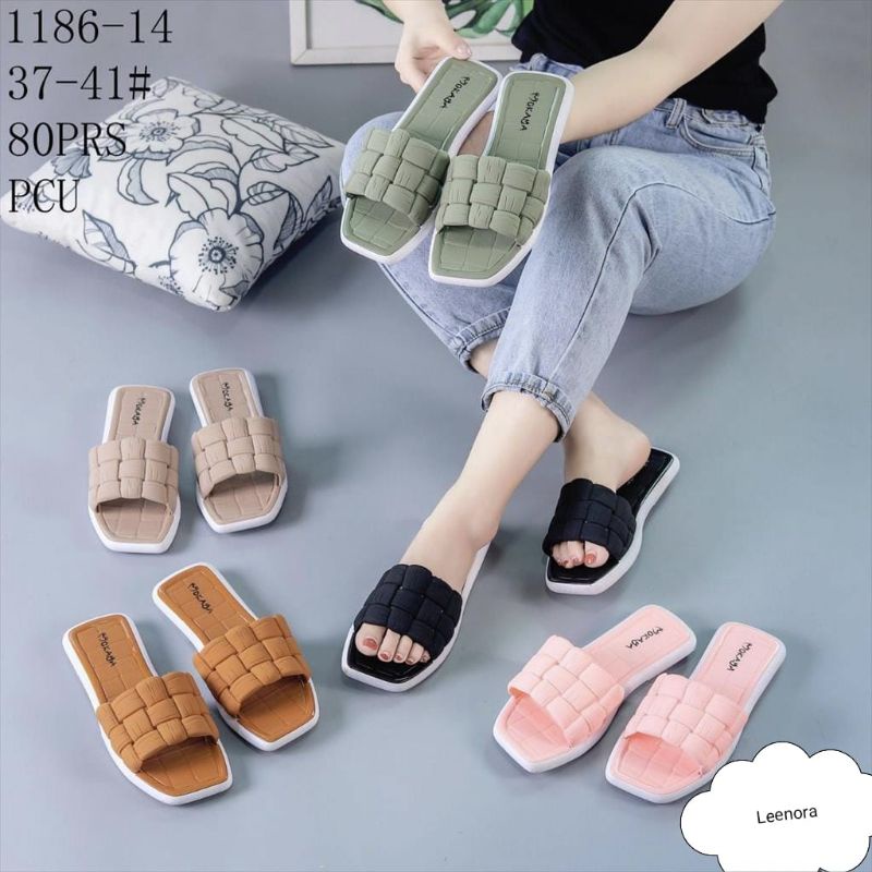 Sandal Slop Wanita Jelly Fashion Indoor / Outdoor