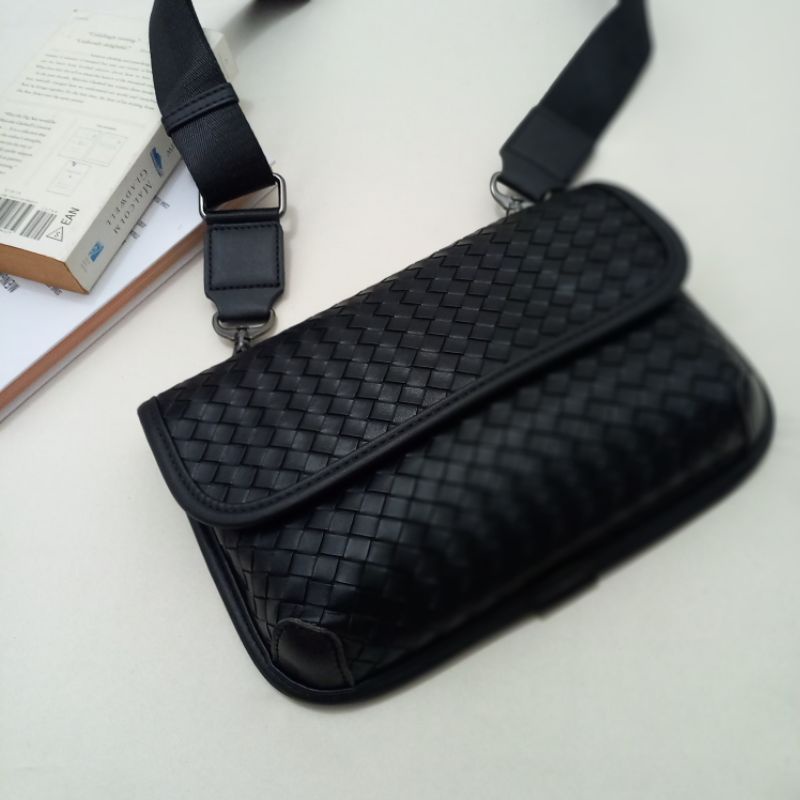 Preloved Tas Selempang Pria Ala Bottega waistbag Anyaman Kulit