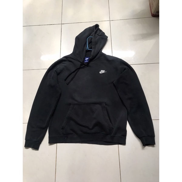 nike small swoosh black