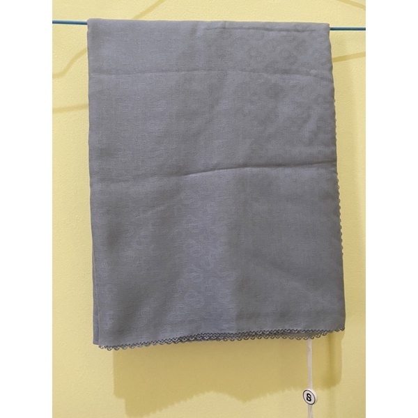 BNWT buttonscarves tapis embossed pigeon