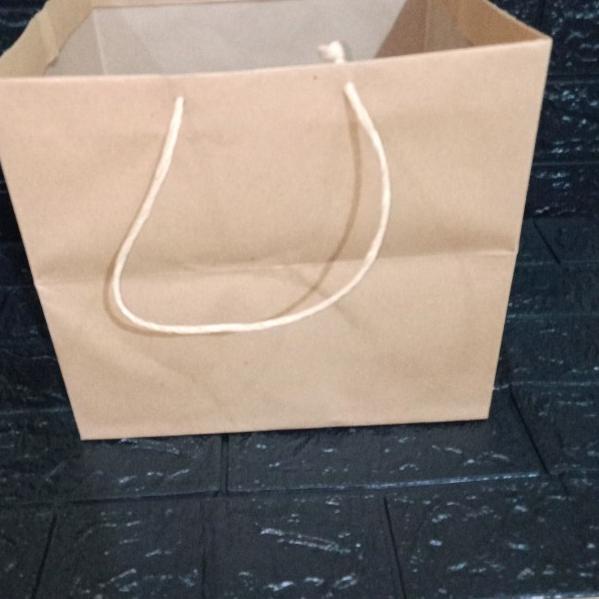

paper bag 27 cm x 27 cm tinggi 29 cm
