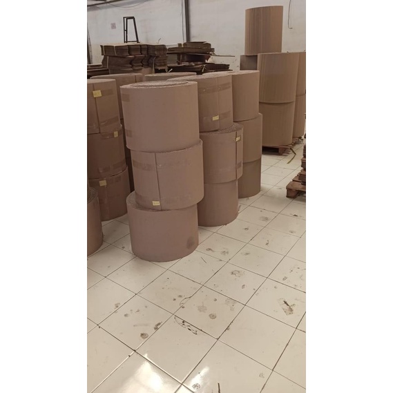 

Karton Lembaran Single Face 1 ROLL gabungan Uk. Lebar 40 cm x 40 meter