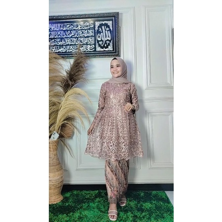 SET KEBAYA TUNIK TILLE MALAKA PAYET MUTIARA| KEBAYA PESTA| KEBAYA| SET KEBAYA WISUDA| KEBAYA MODERN| KEBAYA BRUKAT| SET TUNIK| STELAN KEBAYA LAMARAN| KEBAYA MUTIARA