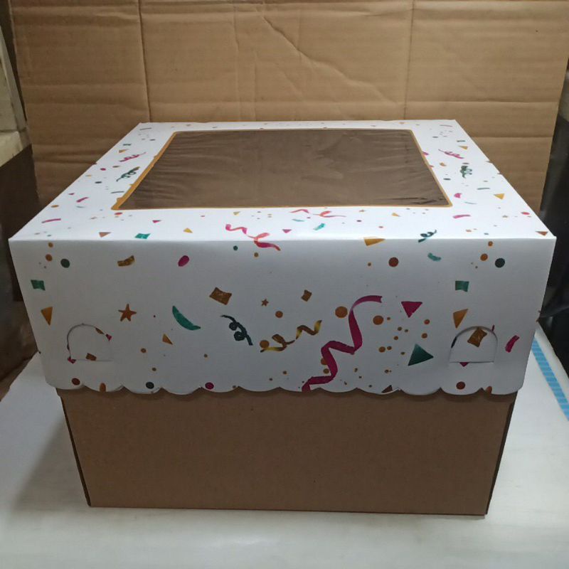 

Kotak Dus Box Kue Jendela Motif Confetti 28 x 28 x 20 cm
