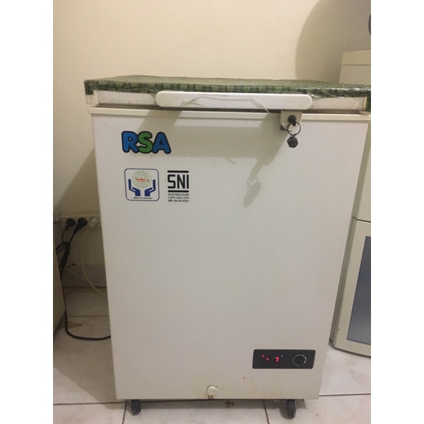 Freezer Kecil Merk RSA second / bekas