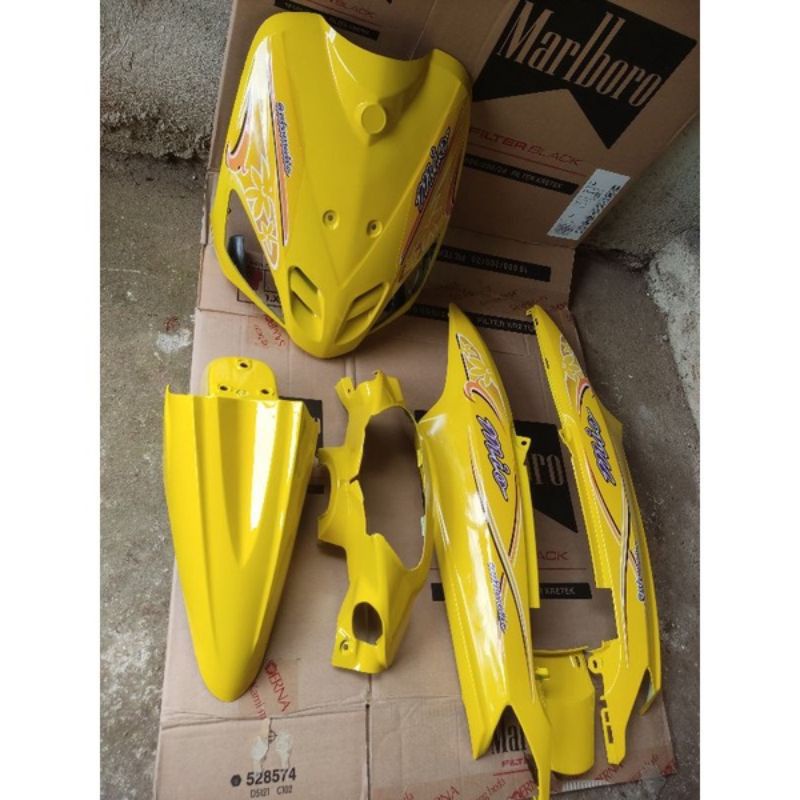 COVER BODY YAMAHA MIO SPORTY KUNING TAHUN 2005 BODY BODI HALUS FULLSET MIO SPORTY KUNING MOTIF BUNGA
