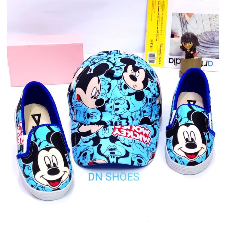 Paket Sepatu Anak Perempuan laki laki Sepatu dan Topi Anak Paket Sepatu Slip On dan Topi Baseball Anak Perempuan Laki Laki Karakter Miki Biru