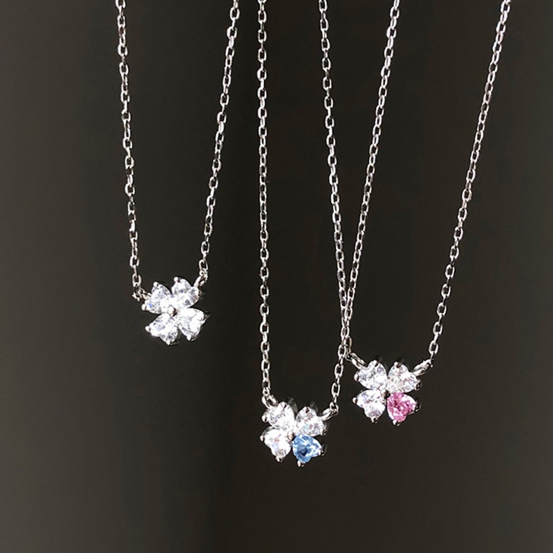 Kalung Rantai Liontin Bunga Clover Hias Kristal Zircon Imitasi Bahan Alloy Untuk Wanita