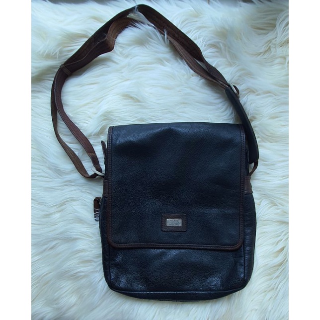Preloved Tas Messenger Pria Picard