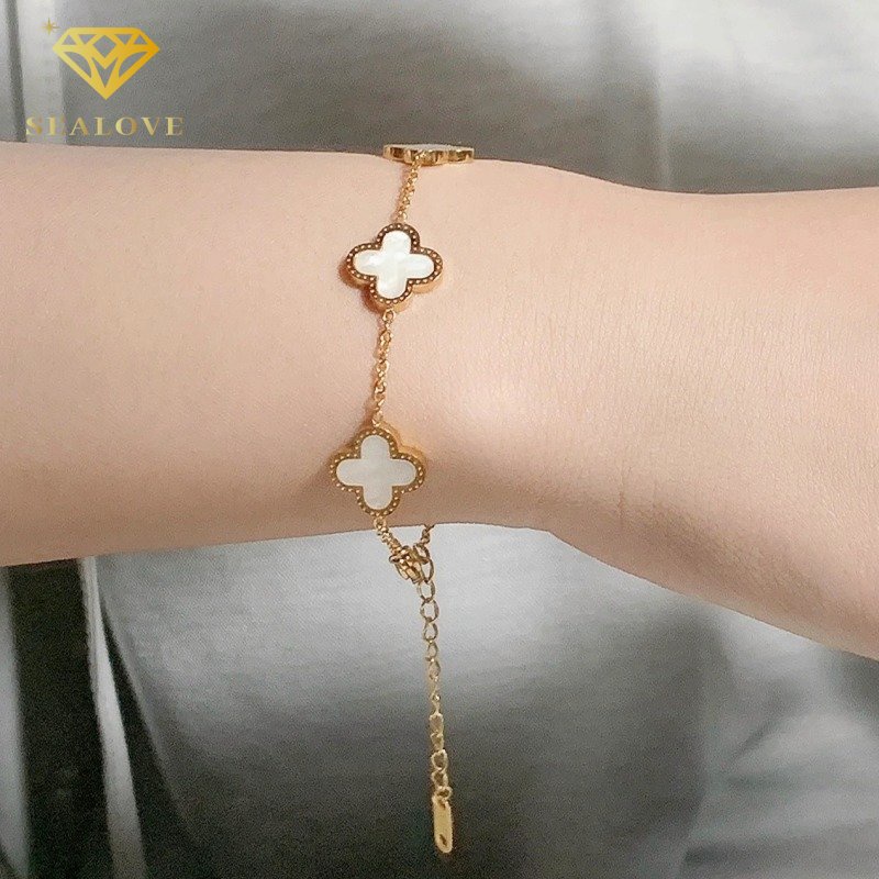 Gelang Tangan Titanium Motif Bunga Warna Emas Ala Korea Untuk Wanita Semanggi 4 kelopak