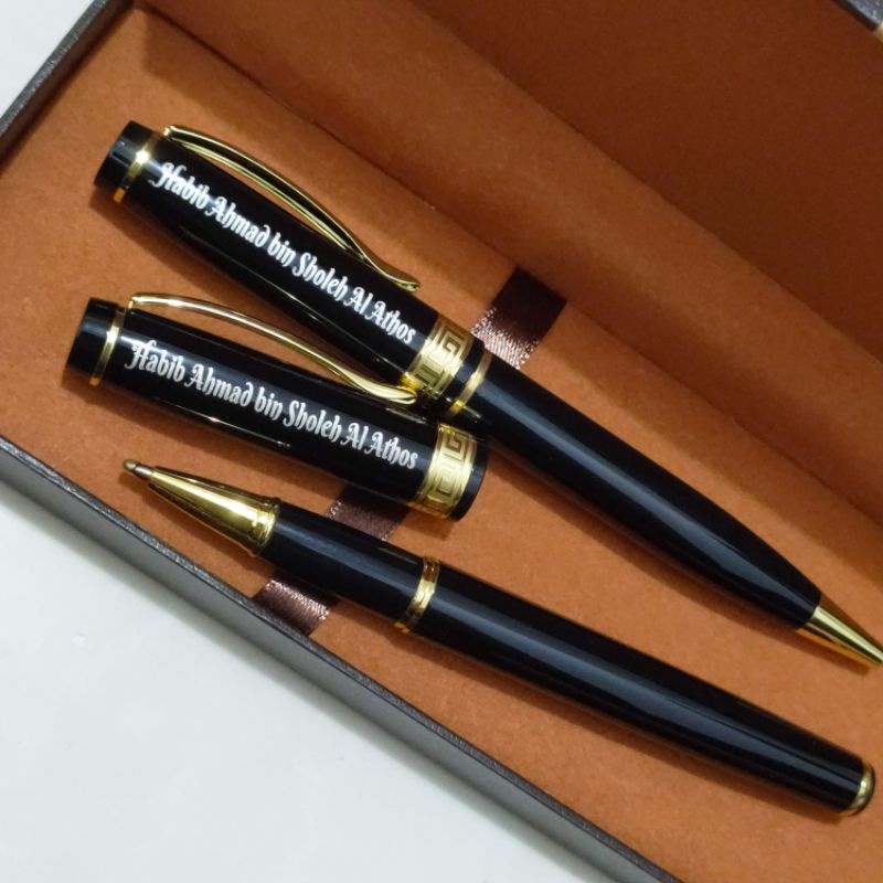 

Pulpen Custom HS-BRF02 1 Set {2in1} | Pen Signature Pena Metal Free Nama | RollerBall Pen & Ballpoint | Pena Promosi Souvenir Untuk Hadiah Kado