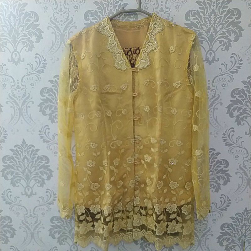 Kebaya Tunangan Brokat Gold kuning emas
