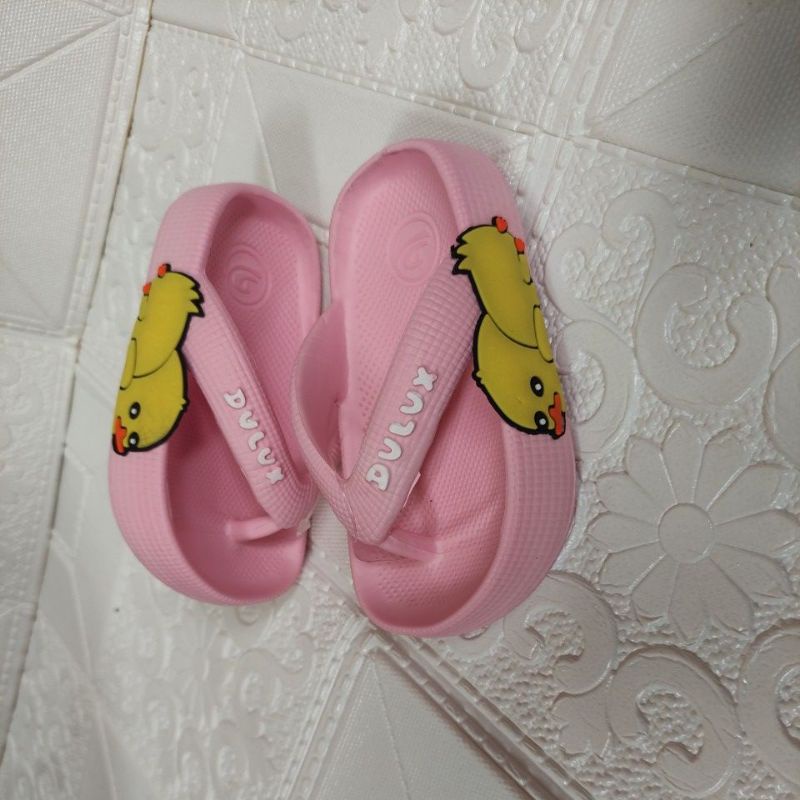 sandal jepit anak perempuan karakter bebek/panda size 24-29-Pink