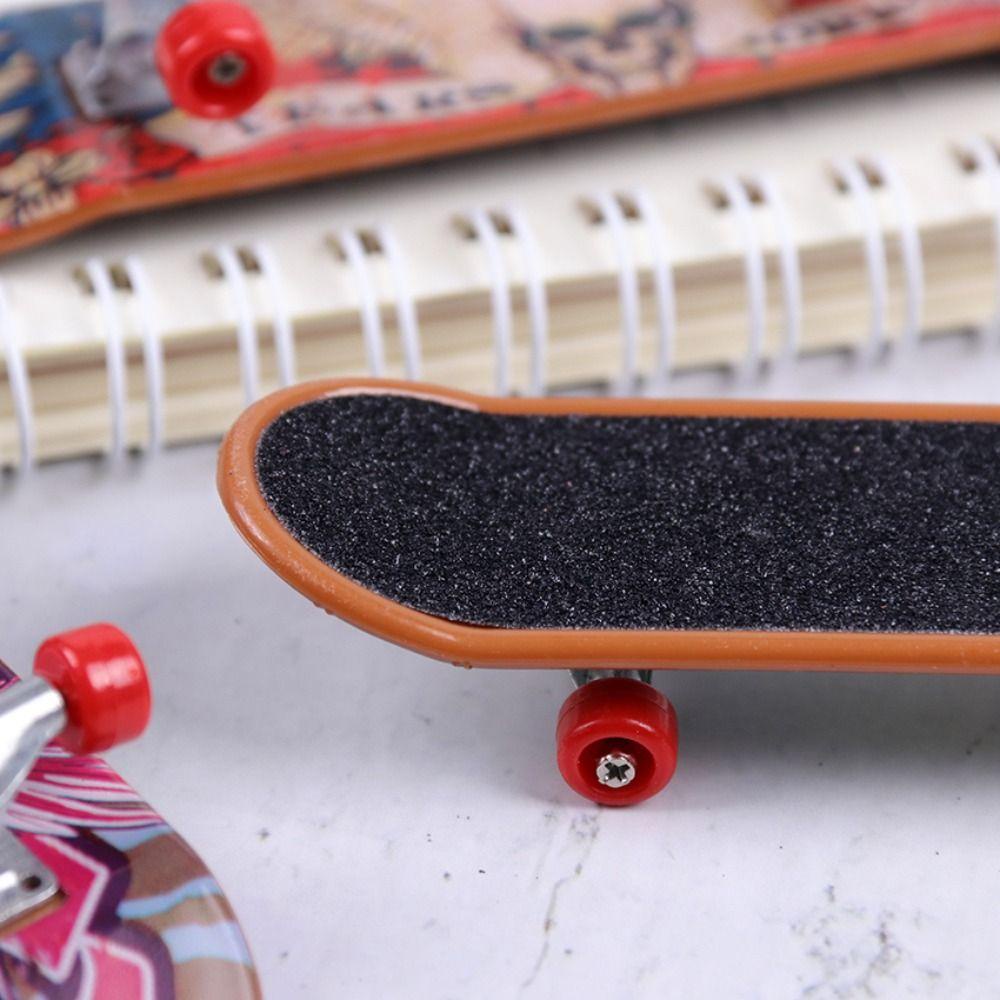 [Elegan] Finger Skate Board Hadiah Natal Mainan Inovatif Mainan Novel Mainan Mini Skateboard Simulasi Jari Skuter Skate Truk Mainan Edukasi Jari Mainan Fingerboard Mainan