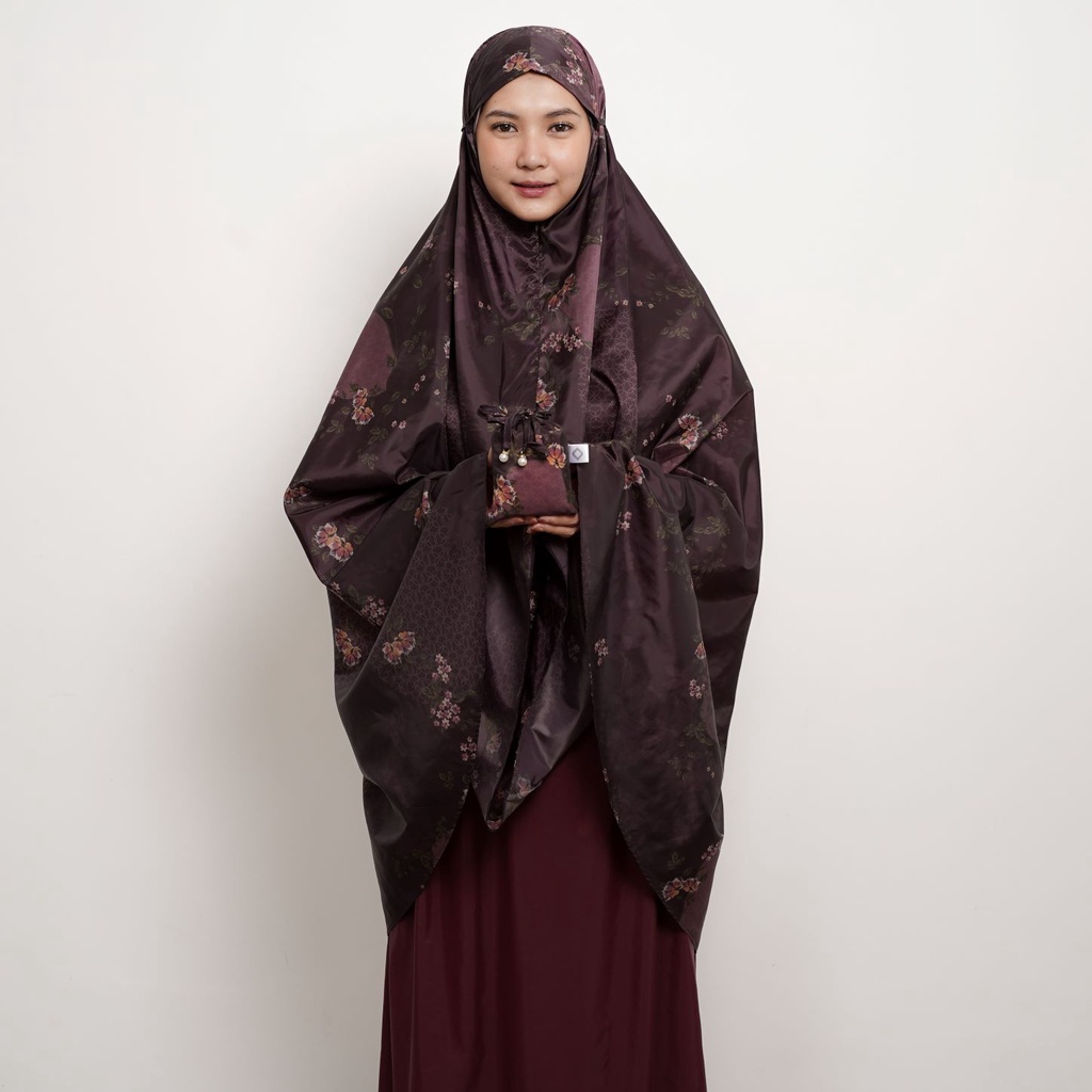 ALIF MUKENA MINI MOTIF PARASUT PREMIUM KOREA TRAVEL - LILY IN MAROON ( MKN-204 )