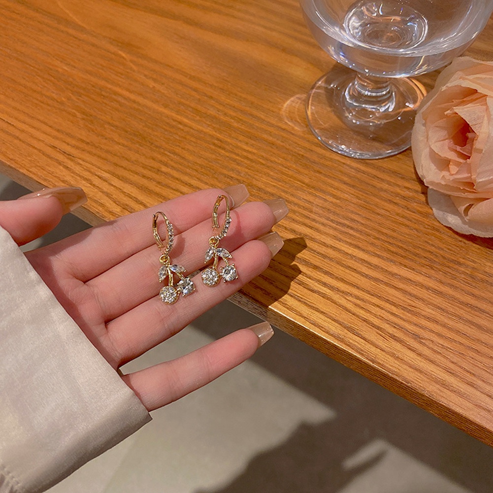 Anting Tusuk Bentuk Buah Ceri Aksen Berlian Imitasi Gaya Korea Untuk Wanita