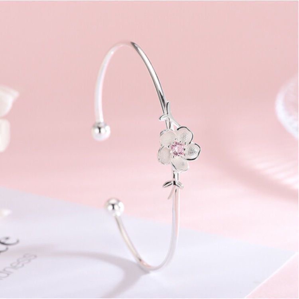 Gelang Model Terbuka Desain Bunga Sakura Warna Putih Gaya Korea Untuk Wanita