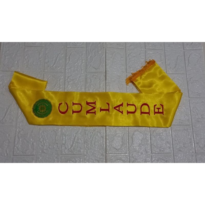 Selempang Cumlaude UMY