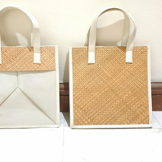 

Tas Pandan Mika Kotak 25 x 25 x 25, Tas Hampers Cake, Goodie Bag Anyam