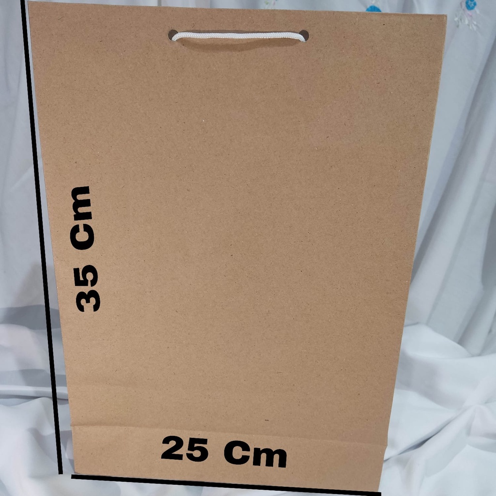 

Paper Bag Sedang Motif Polos 35x25x9cm
