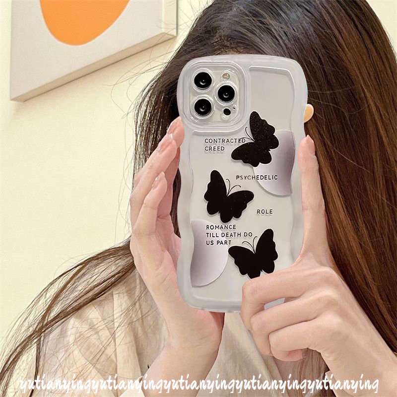 Ins Hitam Kupu-Kupu Casing Oppo A17 A57 2022 A55 A16 A74 A54 A96 A95 A15 A16K A1k A77s A3s A72 A5 A9 2020 A17K A76 A12E A35 A12 A7 A16s A5s A52 Reno 8 7 6 A53 A15s Wavy Edge Case Tempat Kotak Makan