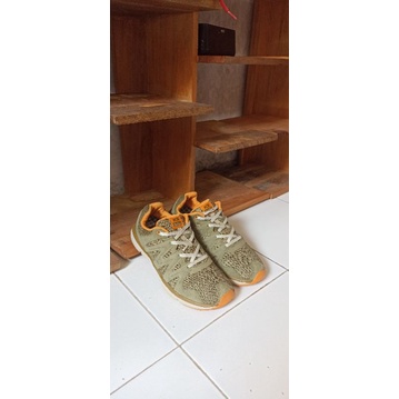 sepatu outdoor second