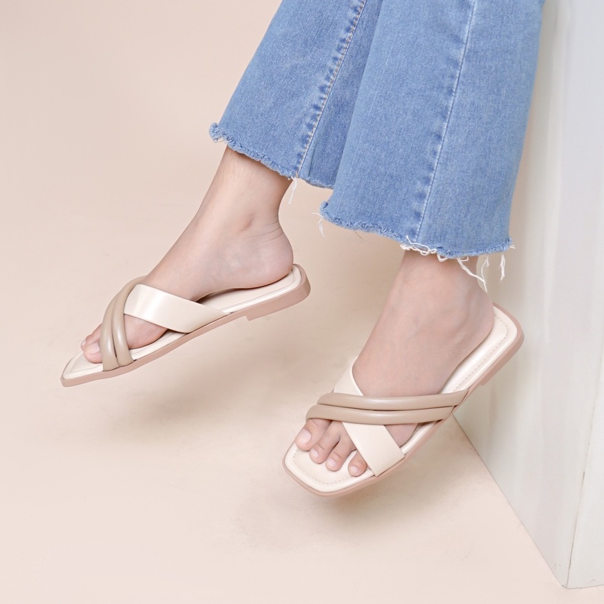 LAPEPA YUK - HANNA Sandal Wanita Teplek Silang Casual Size 36 - 40 Sendal Slop Rumah Empuk Flat Cewek Kasual Rumahan Warna White Smoke Selop Santai Premium 37 38 39 Perempuan Kekinian Terbaru Shoes ORI Original Mall Official Store