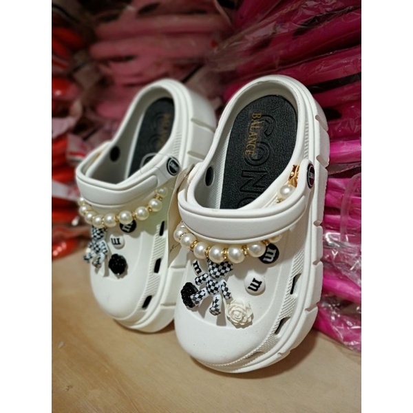 Sandal Baim Fuji Wanita Selop Import Balance 9008-K4 Rantai Mutiara Karet EVA Include Jibbitz Karakter Beruang Terbaru Tinggi 4 cm