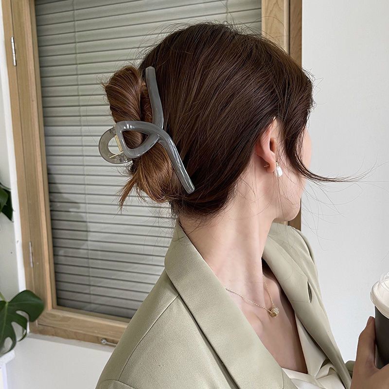 Jepit Rambut Bentuk Hiu Model Oversized Untuk Wanita