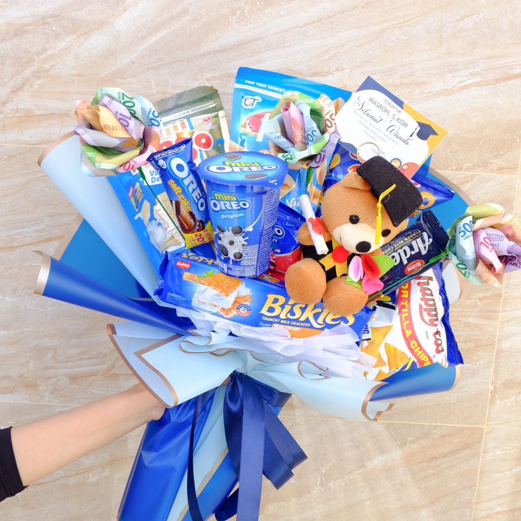

Premium Bouquet Snack Wisuda Graduation Hand Buket Kado Kelulusan
