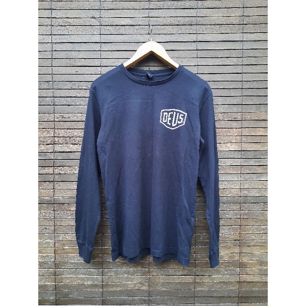 Preloved Long sleeve Deus Ex Machina